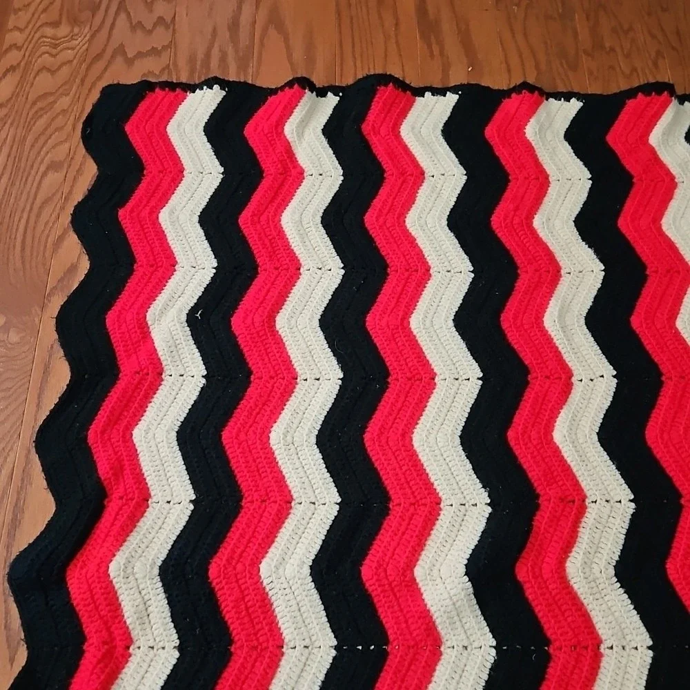 Handmade Knit Crochet Blanket Throw Afghan Red Black White Zig Zag 54